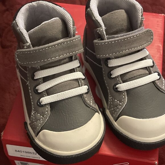 NWB New See Kai Run Dane Hi Top Grey leather sneakers, Little kids Sz 5 Gray - Picture 15 of 15